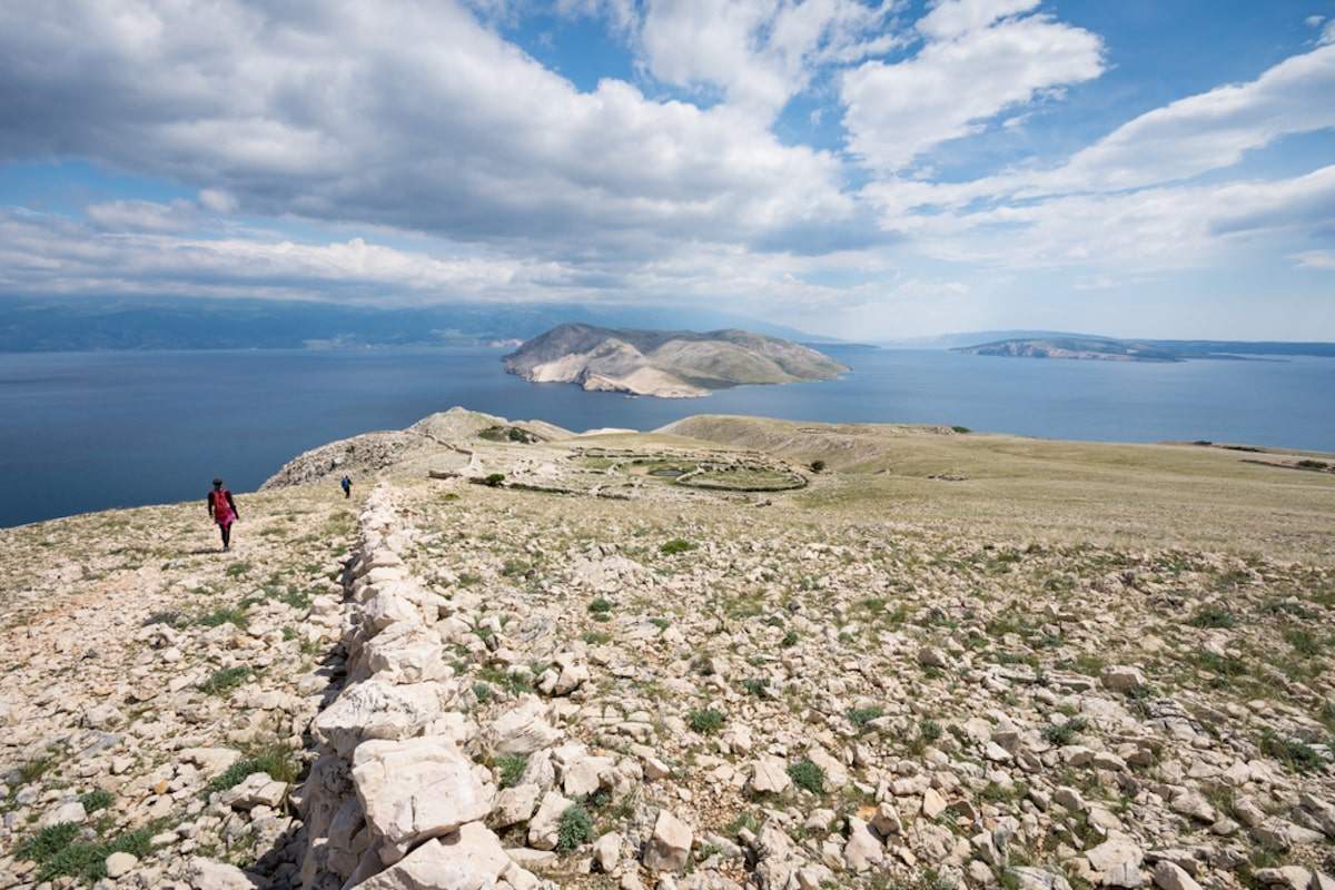 Aufstieg nach Obzova und Veli vrh, Insel Krk